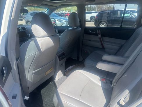 Used 2012 Toyota Highlander Limited w/ Tow Pkg image 25