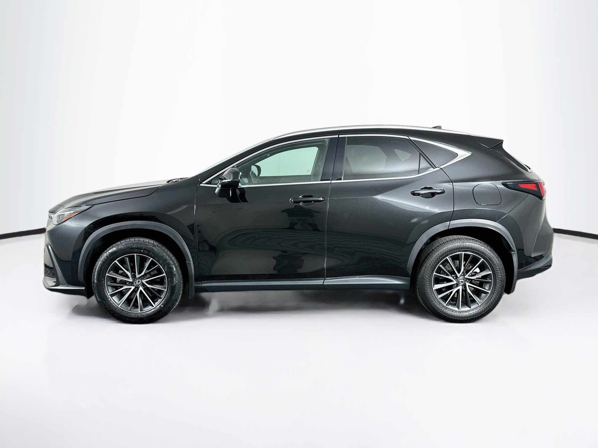 Used 2024 Lexus NX 250 FWD image 4