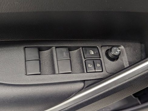 Used 2023 Toyota Corolla Cross S image 17