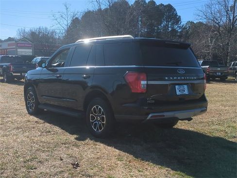 Used 2024 Ford Expedition XLT image 11