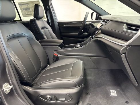 New 2025 Jeep Grand Cherokee Limited image 10