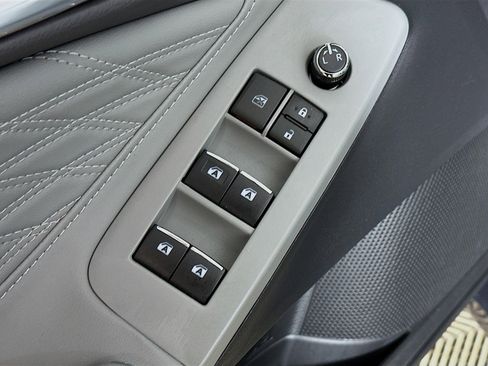 Used 2022 Toyota Avalon Limited w/ Advanced Safety Package image 18