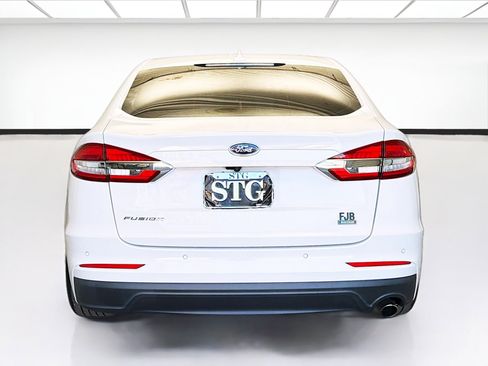 Used 2020 Ford Fusion SE image 5