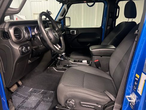 Used 2023 Jeep Gladiator Willys image 12