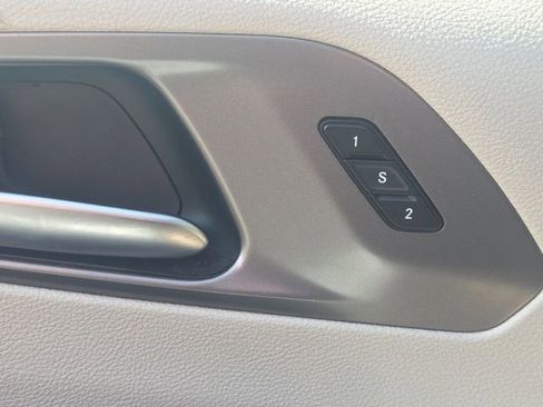 Used 2023 Chrysler Pacifica Touring-L FWD image 25