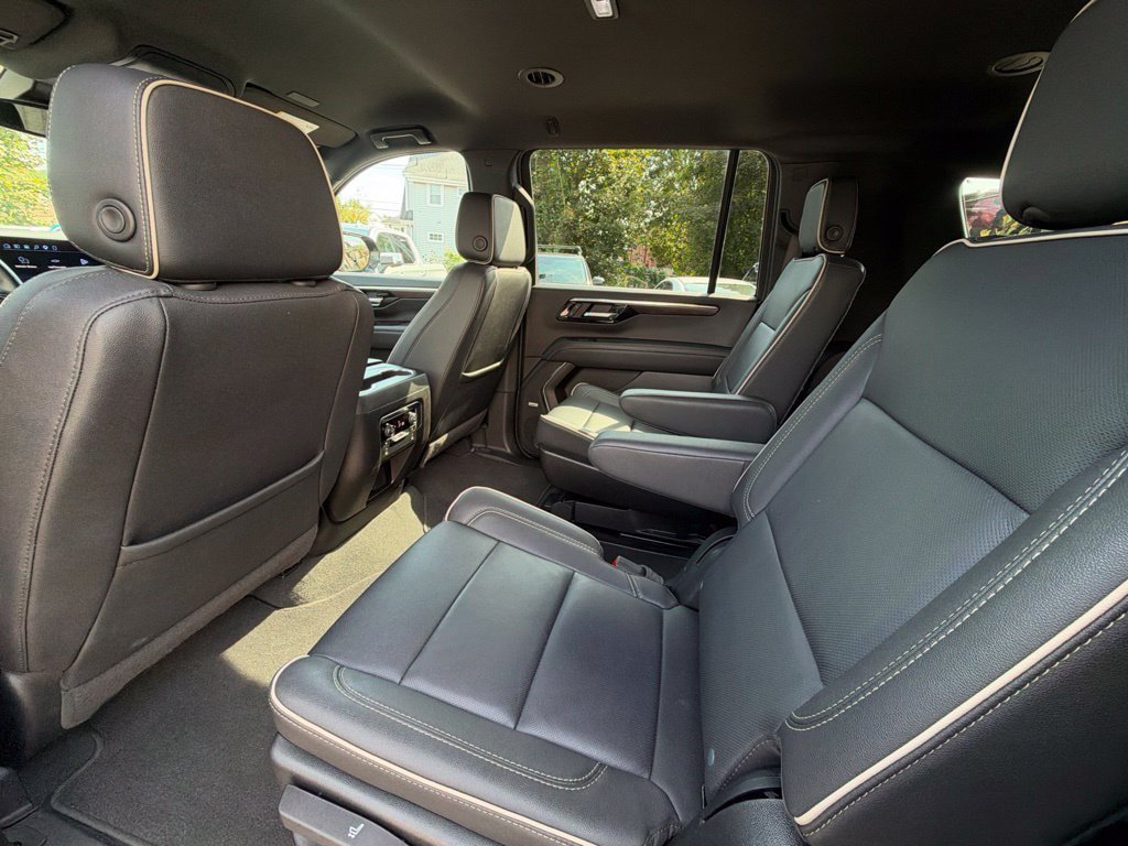 Used 2026 Chevrolet Suburban Premier AWD/4WD image 19