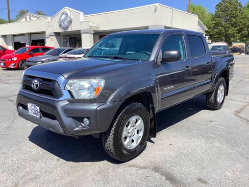 Used 2014 Toyota Tacoma 4x4 Double Cab w/ SR5 Package image 3