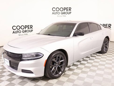 Used 2019 Dodge Charger SXT image 10