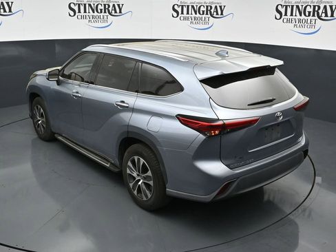 Used 2021 Toyota Highlander XLE FWD image 22