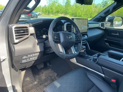 Used 2025 Toyota Tundra Limited AWD/4WD image 6
