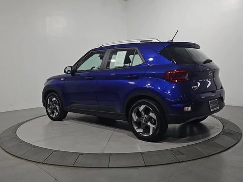 Certified 2025 Hyundai Venue SEL FWD image 3