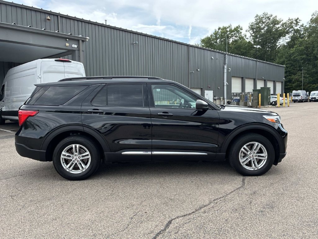 Used 2023 Ford Explorer XLT w/ Equipment Group 202A AWD/4WD image 8