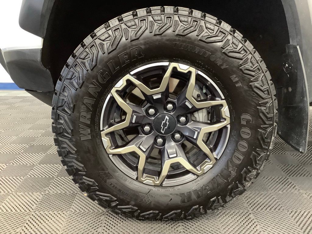 Used 2024 Chevrolet Colorado ZR2 w/ ZR2 Convenience Package III AWD/4WD image 3