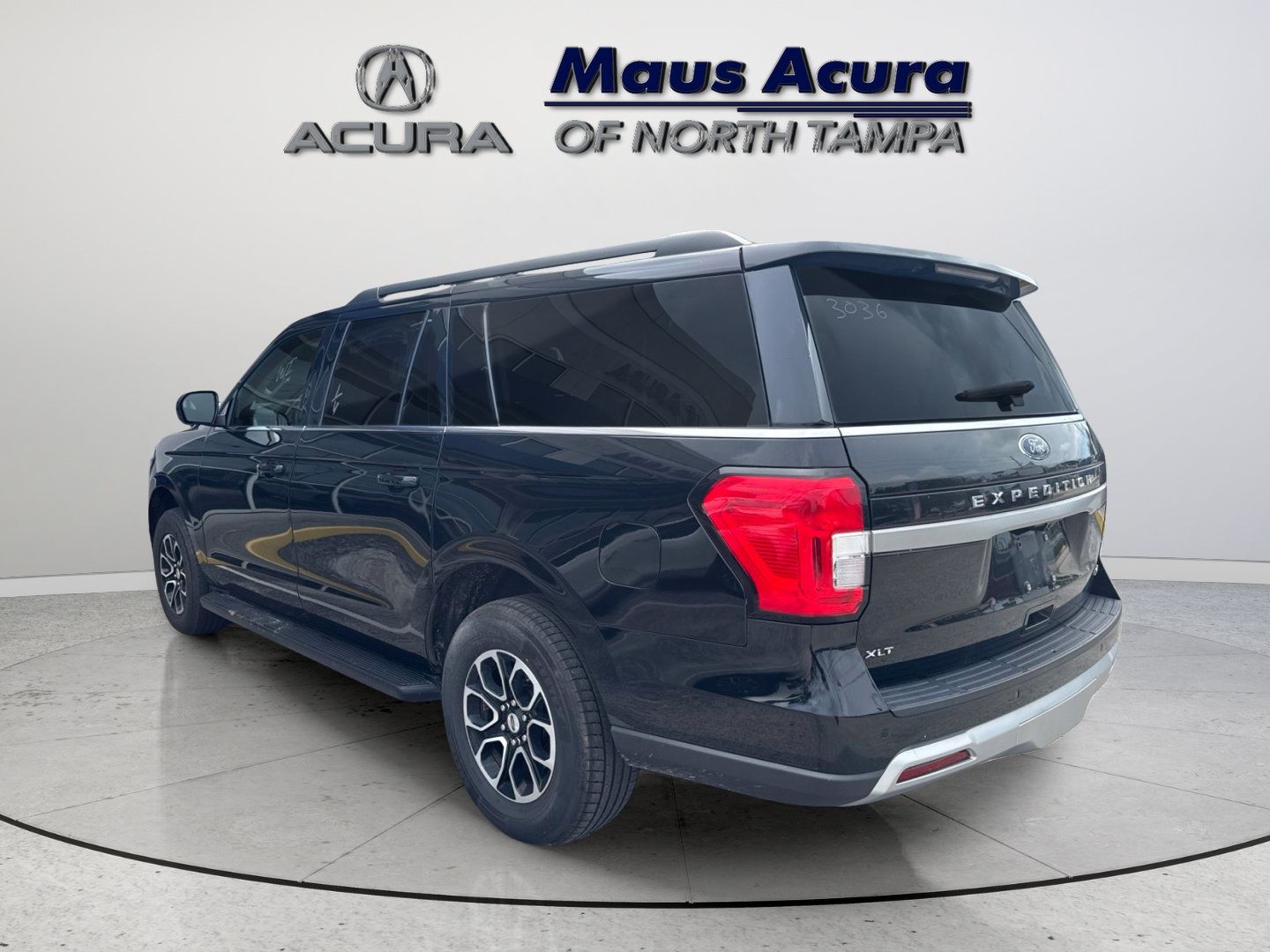 Used 2024 Ford Expedition Max XLT AWD/4WD image 3