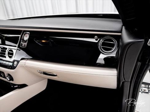 Used 2016 Rolls-Royce Wraith RWD image 39