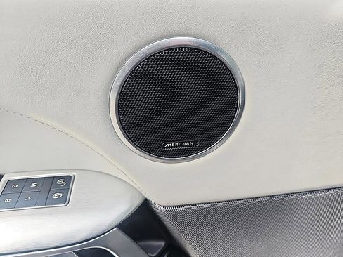 Used 2020 Land Rover Range Rover Sport SVR image 13