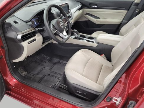 Used 2025 Nissan Altima 2.5 SV FWD image 38