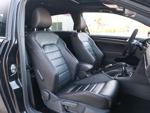 Used 2016 Volkswagen GTI SE w/ Driver Assistance Package image 23