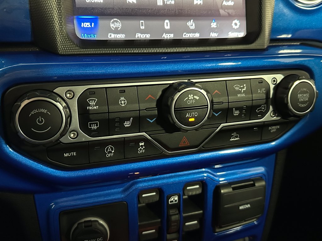 Used 2022 Jeep Gladiator Overland w/ Cold Weather Group AWD/4WD image 16