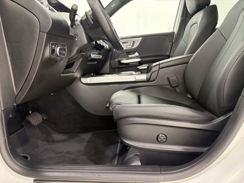 Used 2021 Mercedes-Benz GLB 250 4MATIC image 14