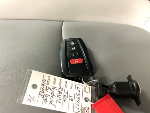 Used 2019 Toyota RAV4 Limited w/ Carpet Mat Package AWD/4WD image 31