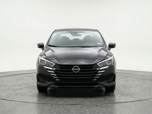 Used 2025 Nissan Versa SV image 2