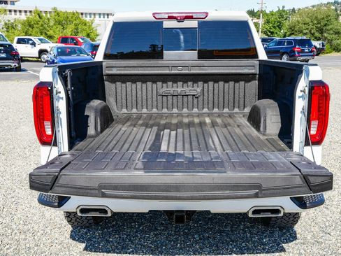 Used 2024 GMC Sierra 1500 AT4 w/ Technology Package AWD/4WD image 24
