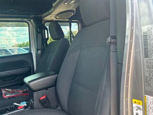 Used 2020 Jeep Gladiator Sport w/ Quick Order Package 24S AWD/4WD image 35