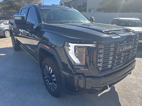 Used 2025 GMC Sierra 2500 Denali Ultimate image 8