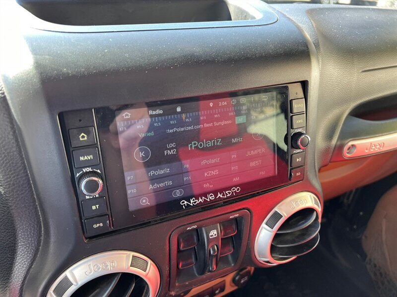 Used 2012 Jeep Wrangler Unlimited Rubicon w/ Connectivity Group AWD/4WD image 31