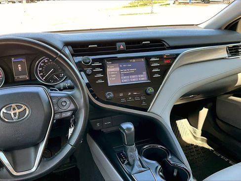 Used 2018 Toyota Camry SE image 7
