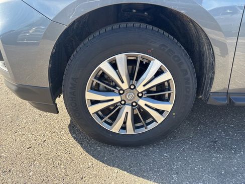 Used 2019 Nissan Pathfinder SV image 7