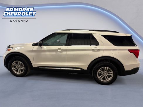 Used 2022 Ford Explorer XLT image 2
