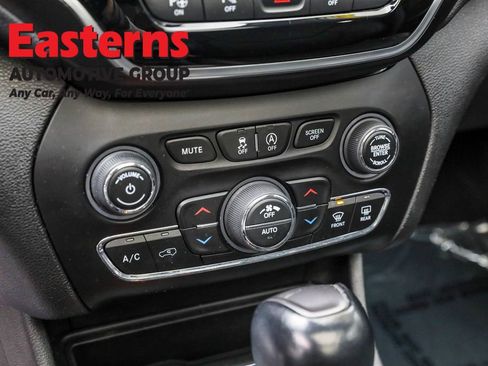 Used 2021 Jeep Cherokee Limited image 20