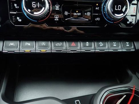 Used 2024 GMC Sierra 1500 AT4X image 21