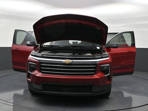 Used 2025 Chevrolet Traverse LT FWD image 33