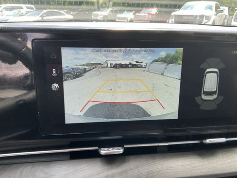 Used 2024 Kia Carnival EX FWD image 25