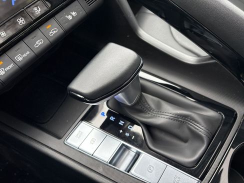 Used 2025 Hyundai Elantra Limited image 42