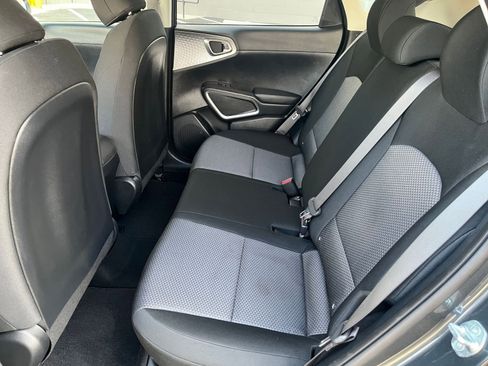 Used 2025 Kia Soul LX w/ LX Technology Package FWD image 25