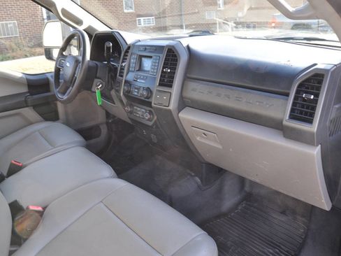 Used 2021 Ford F250 XL w/ Power Equipment Group RWD image 26