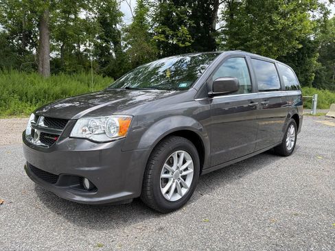 Used 2019 Dodge Grand Caravan SXT FWD image 4
