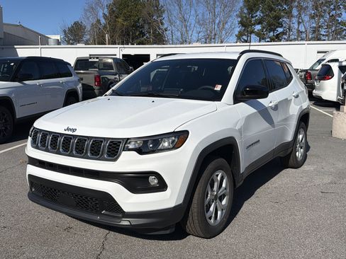 New 2026 Jeep Compass Latitude image 2