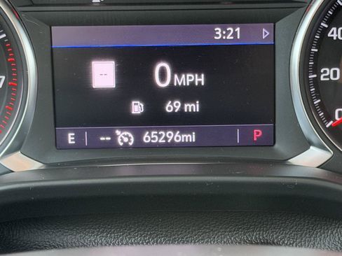 Used 2023 GMC Acadia SLE w/ Driver Convenience Package FWD image 29