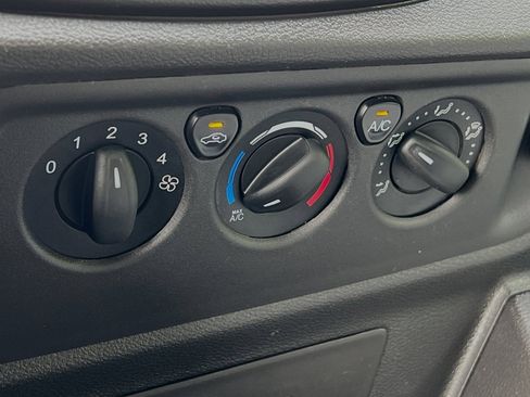 Used 2018 Ford Transit 150 XLT image 21