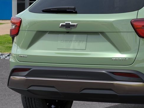 New 2026 Chevrolet Trax ACTIV w/ Sunroof Package FWD image 14