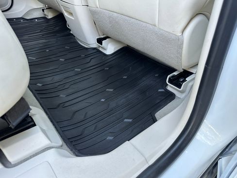 Used 2022 GMC Acadia Denali w/ Denali Technology Package image 29