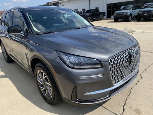 Used 2023 Lincoln Corsair FWD image 3