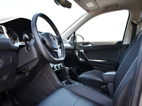 Used 2021 Volkswagen Tiguan SE w/ Panoramic Sunroof Package FWD image 15