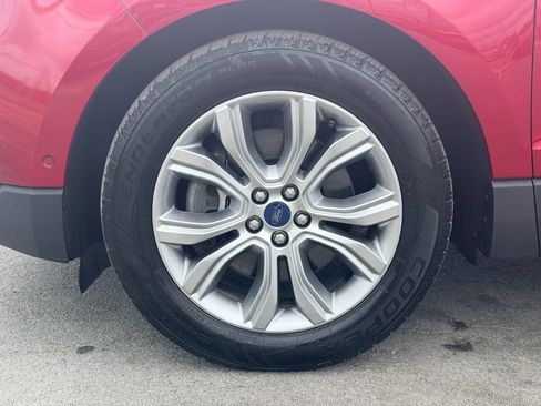 Used 2019 Ford Edge Titanium w/ Equipment Group 301A AWD/4WD image 28