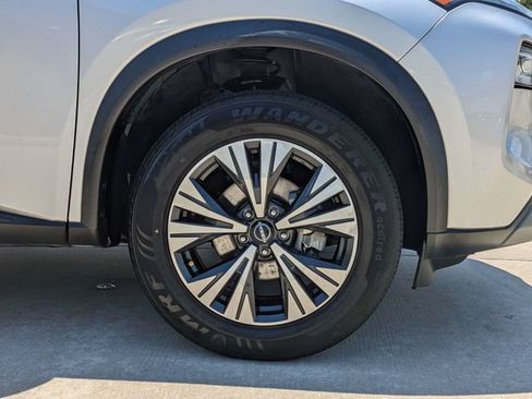 Used 2023 Nissan Rogue SV FWD image 12